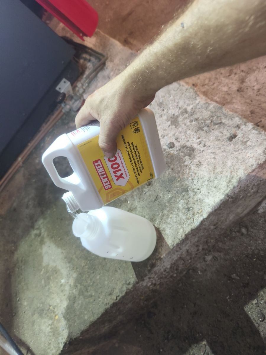 Remise en eau du circuit de chauffage avec un produit de protection contre la corrosion