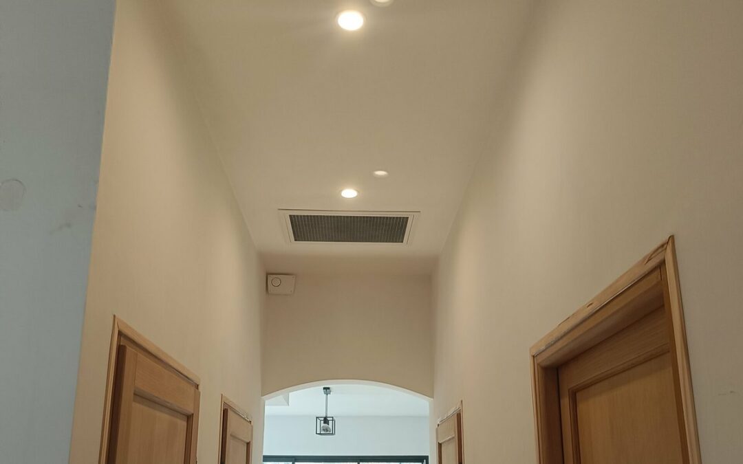Installation d&rsquo;une climatisation gainable dans une maison à Saint-Raphaël